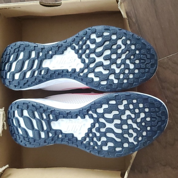 NIKE RUNNING SHOES - Picture 6 of 11